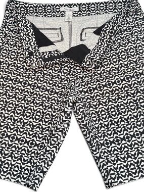 White House Black Market Size 8 Black White Geometric Bermuda Shorts